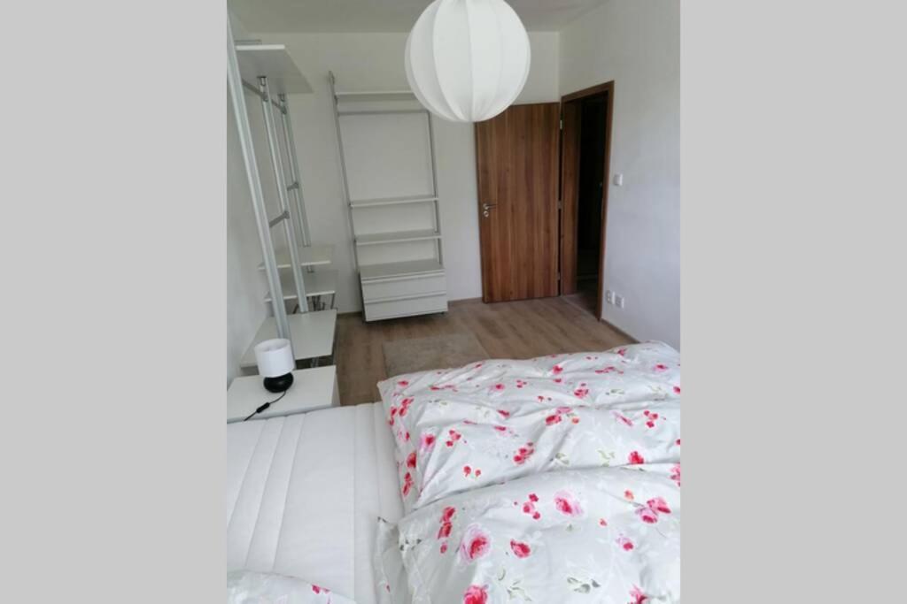 Apartman Blizko Hlavnej Stanice A Centra Mesta 巴尔代约夫 外观 照片